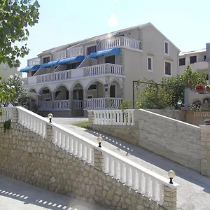 https://apartments-davor-pag-island.hotelinzadar.com