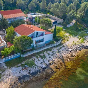 https://apartments-dom-giricic.hotelinzadar.com