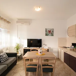 https://apartman-fuma.in-istria.net